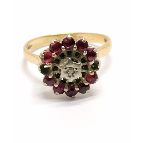 612 - 4 x gold rings inc 18ct sapphire cluster (Size Q & 4.7g), 9ct hallmarked ruby / diamond cluster, 2 e... 