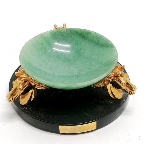 39 - Hong Kong jockey club trophy with jade dish & horse head support detail on a black onyx base with un... 