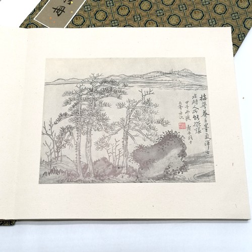 40 - Cultural Relics publishing Co (Beijing) boxed book of Landscape Paintings by Yun Shouping of the Qin... 