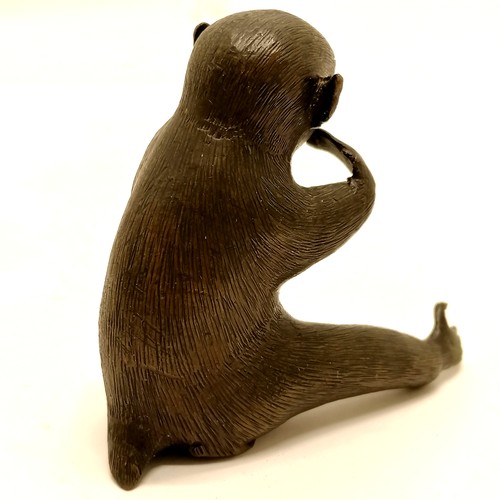 43 - Japanese meiji period bronze study of a seated monkey - 8.5cm high with no obvious damage