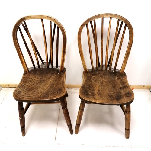 95 - Set of 6 antique wheelback dining chairs (1 is mis matched) - 1 has a missing spindle