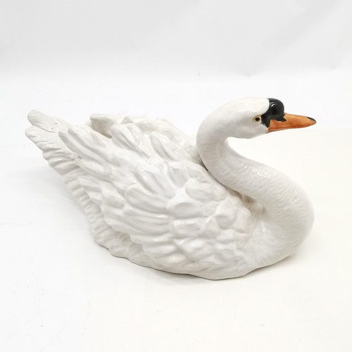 98 - Large ceramic swan - 44cm long x 24cm high ~ no obvious damage