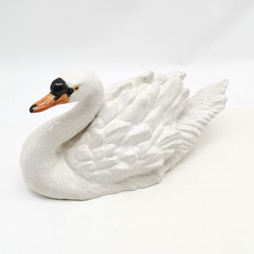 98 - Large ceramic swan - 44cm long x 24cm high ~ no obvious damage