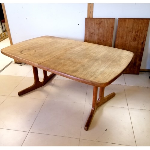 100 - Mid century AM Mobler Denmark teak extending dinning table with 2 extra leaves -  164cm long x 100cm... 