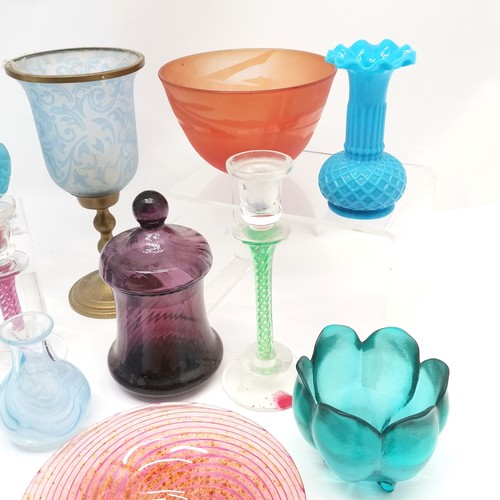 139 - Qty of glassware inc Adrian Sankey bowl (16cm diameter), 2 x perfume bottles (with unmarked silver m... 