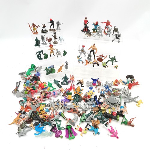 195 - Qty of plastic figures inc Kelloggs, Britains etc