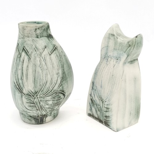 201 - 2 x Carn Pottery (Penzance) signed (by John Beusmans) vases inc cat (13.3cm high) ~ no obvious damag... 