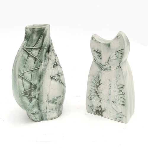 201 - 2 x Carn Pottery (Penzance) signed (by John Beusmans) vases inc cat (13.3cm high) ~ no obvious damag... 