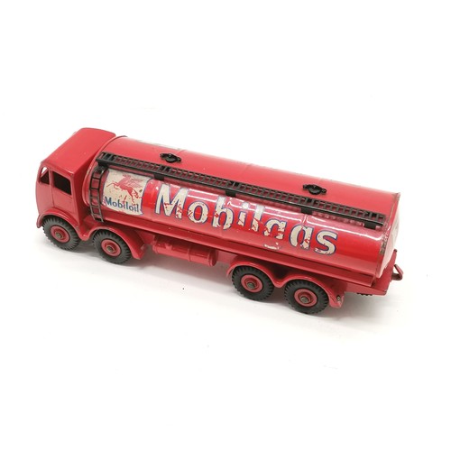 222 - 1950's Dinky Foden 14 ton tanker Mobilgas - 18.5cm long