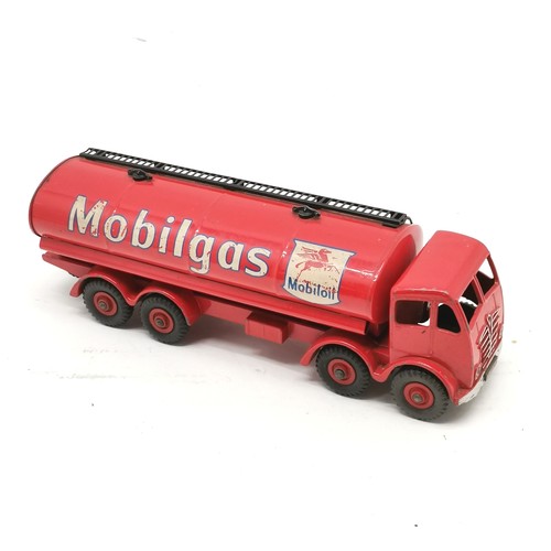 222 - 1950's Dinky Foden 14 ton tanker Mobilgas - 18.5cm long