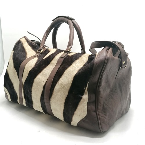 236 - Unusual brown leather & zebra hide weekend bag - 50cm long x 28cm x 30cm high