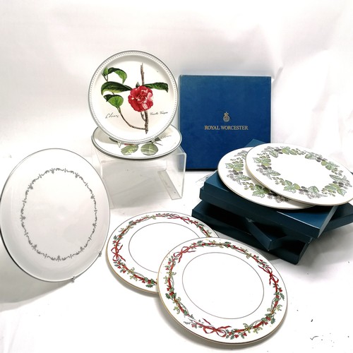 252 - 5 x Royal Worcester boxed cake stands (box 29cm square) t/w 3 x Villeroy & Boch botanical wall plate... 