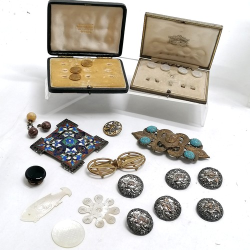 277 - Egyptian revival belt buckle, 2 x boxed part sets of buttons (inc Hardy Bros, Brisbane box), 2 x chi... 