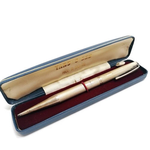 285 - Boxed silver gilt yard-o-led pencil t/w 4 x boxed pens ~ Sheaffer, Waterman's (x2 - 2 with gold nibs... 