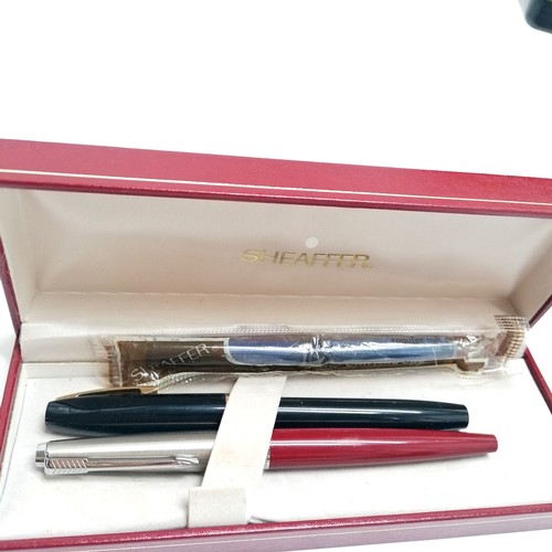 285 - Boxed silver gilt yard-o-led pencil t/w 4 x boxed pens ~ Sheaffer, Waterman's (x2 - 2 with gold nibs... 