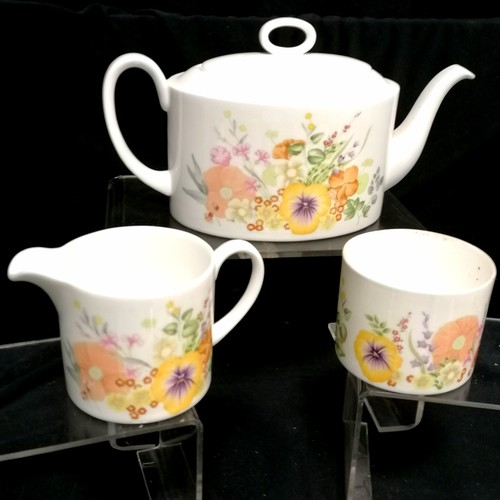 315 - Wedgwood 'Summer Bouquet' 6 setting tea set with 2 spare cups - no obvious damage