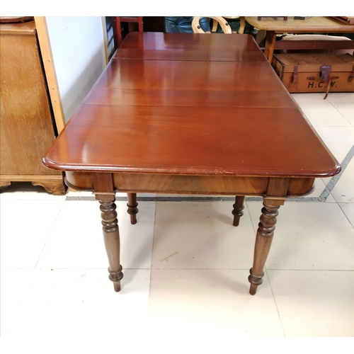 357 - Antique mahogany extending dining table with 3 spare leaves - extended 240cm long closed 128cm long ... 