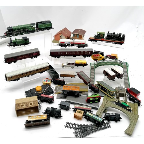 376 - Qty of model railway inc Hornby Flying Scotsman etc ~ SOLD IN AID OF STALBRIDGE COMMUNITY CHARITY