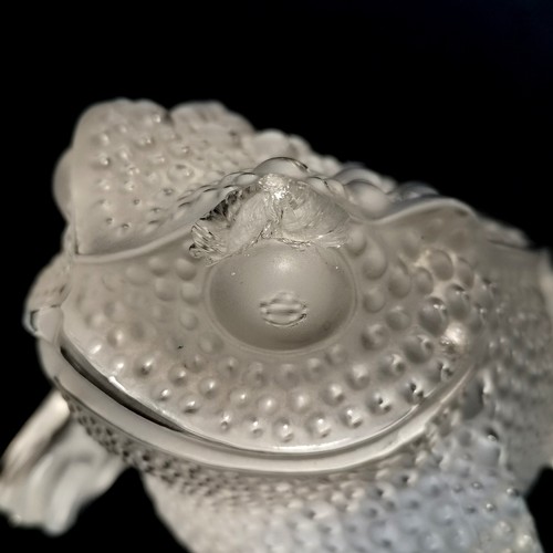 10 - Lalique frosted gregoire toad - 10cm square ~ has damage to 1 eye