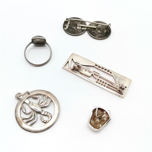 601 - Small qty of silver jewellery inc Japanese coin brooch (3.5cm), Rennie Mackintosh style brooch etc -... 