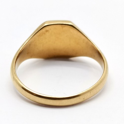 602 - 18ct hallmarked gold signet ring - size K½ & 4g