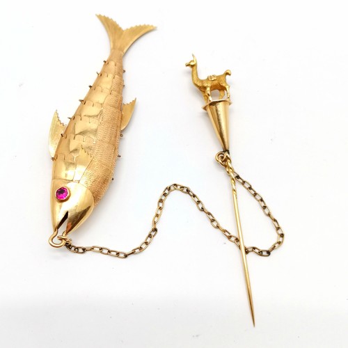 609 - South American unusual unmarked (touch tests as 18ct) gold brooch in the form of an articulated fish... 