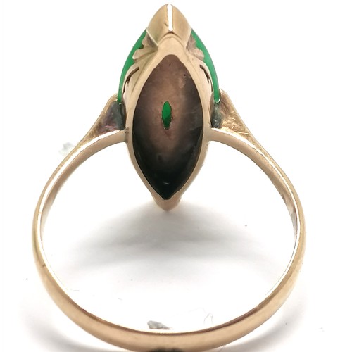 620 - 14ct marked gold hardstone stone jade set ring in original Wah Kin (Kowloon, Hong Kong) retail box -... 