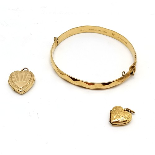 628 - 9ct 20 micron metal core bangle, 9ct gold front & back heart locket & rolled gold pendant heart lock... 