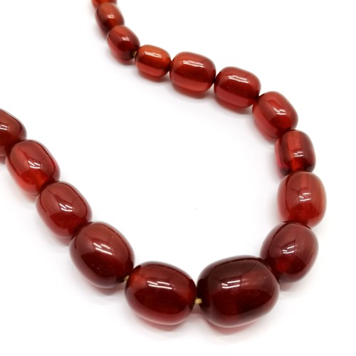 633 - Strand of graduated amber beads - 52cm & 45g ~ clasp secures but is a/f