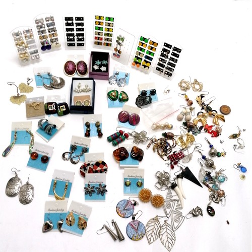 639 - Quantity of costume earrings some on their original cards