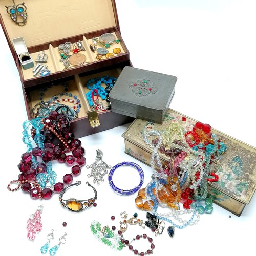 647 - 3 x boxes of vintage costume jewellery inc glass bead necklaces, silver pendant on chain etc - SOLD ... 