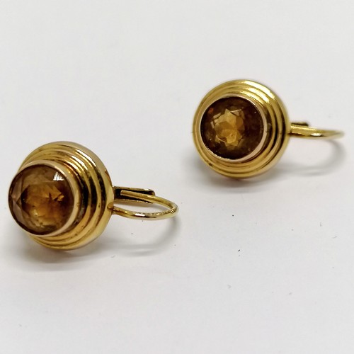 680 - 9ct hallmarked gold citrine stone set pair of earrings - 1.2cm drop & 1.8g total weight