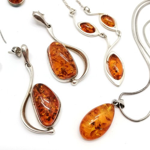 713 - Qty of silver amber set jewellery inc large pair of 5cm drop earrings, pendants on chains etc - tota... 