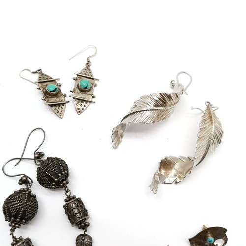 720 - 7 x pairs of silver marked earrings inc large spiral feathers (7.5cm) & stone set - total weight 83g