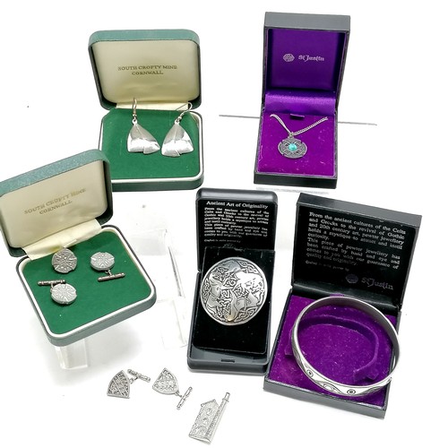 728 - Qty of Cornish boxed pewter jewellery inc St Justin bangle + brooch, South Crofty mine etc