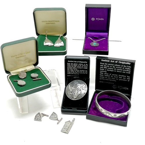 728 - Qty of Cornish boxed pewter jewellery inc St Justin bangle + brooch, South Crofty mine etc