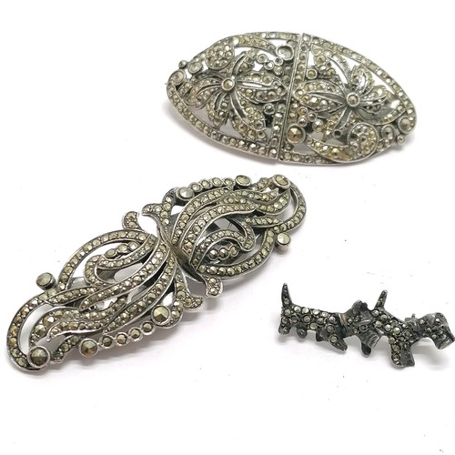 733 - 2 x vintage silver marked Art Deco brooch dress clips (largest 7cm) t/w Scottie dog silver brooch - ... 