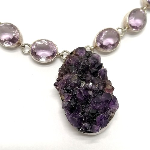 734 - Silver necklet set with amethysts with natural amethyst geode pendant (4.5cm) - 38cm long & total we... 