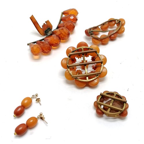 777 - Qty of antique amber jewellery inc gold mounted earrings (2.5cm drop) etc - some a/f ~ total weight ... 