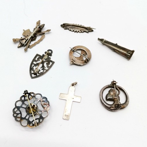 794 - 8 x silver brooches inc Ortak (Malcolm Gray) citrine stone set, Charles Horner ivy leaf, 'Vincere au... 