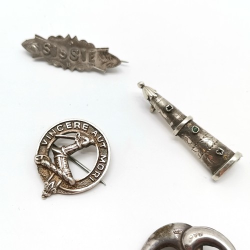 794 - 8 x silver brooches inc Ortak (Malcolm Gray) citrine stone set, Charles Horner ivy leaf, 'Vincere au... 