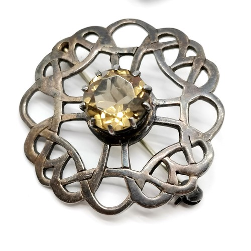 794 - 8 x silver brooches inc Ortak (Malcolm Gray) citrine stone set, Charles Horner ivy leaf, 'Vincere au... 