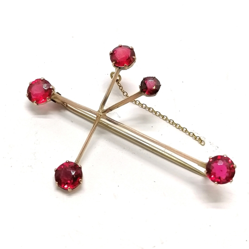 806 - Antique 9ct marked gold crux / southern cross bar brooch set with red stones - 4.5cm & 2.4g total we... 