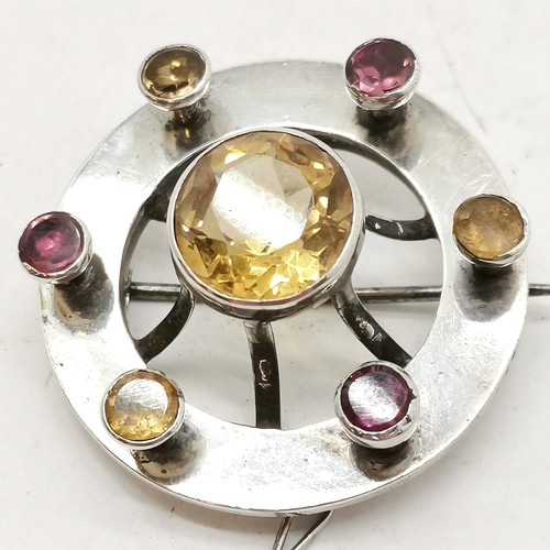 807 - Antique unmarked silver Scottish citrine & amethyst stone set brooch (with safety chain) - 3.5cm dia... 