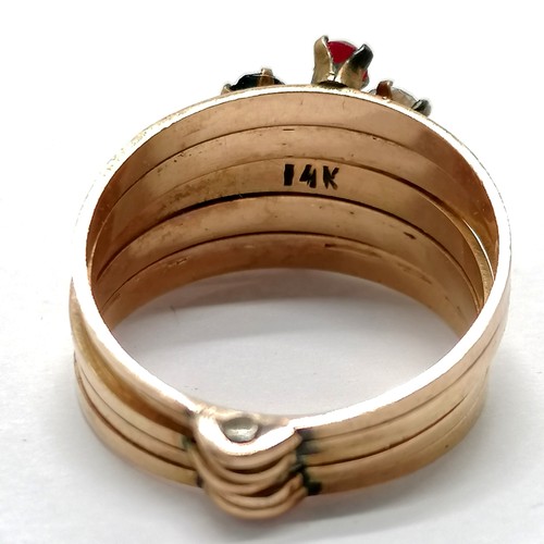 809 - 14ct marked rose gold stone set ring comprising of 5 connected bands - size P & 4.4g total weight