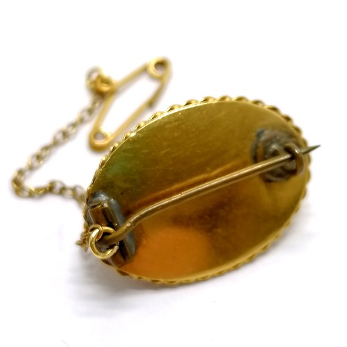 815 - Antique unmarked gold (touch tests as 18ct) brooch (2.2cm) - 2.5g total weight (with metal safety ch... 