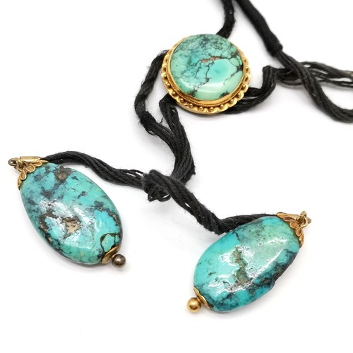 824 - Bolo style necklace with unmarked (touch tests as 15ct) gold mounted turquoise panel / drops - total... 