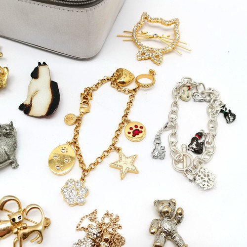 826 - Qty of mostly cat brooches / bracelets inc Butler & Wilson cat brooch, d/m black cat pendant etc ~ i... 