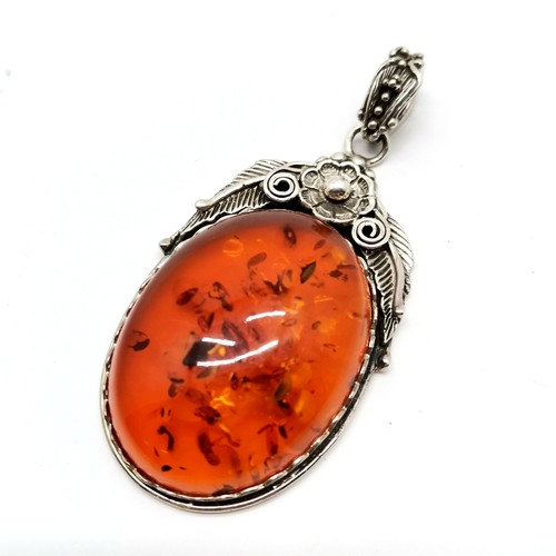 828 - Large silver marked amber pendant - 7cm & 26g total weight