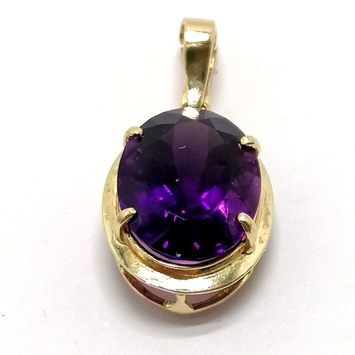 834 - 14ct marked gold amethyst pendant - 2.5cm drop & 2.1g total weight t/w gold mounted amethyst earring... 